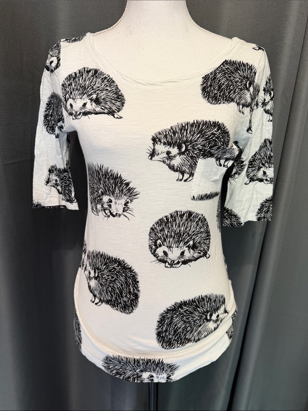 Hedgehog Print Button back Short Sleeve Tee Med